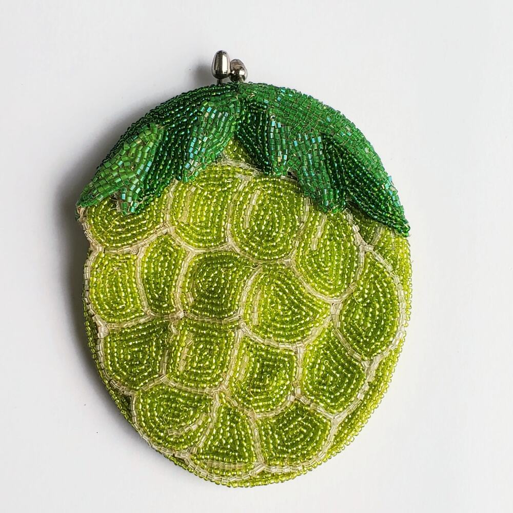 Vintage Delill Beaded Green Grapes Fruit Kiss Lock Coin Purse Made in Japan
